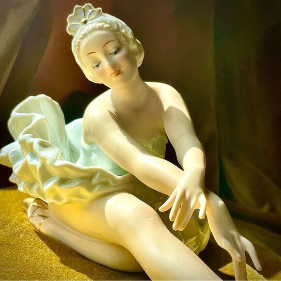 ♥️ Elegant Porcelain Ballerina Figurine, Vintage - Picture 2 of 13